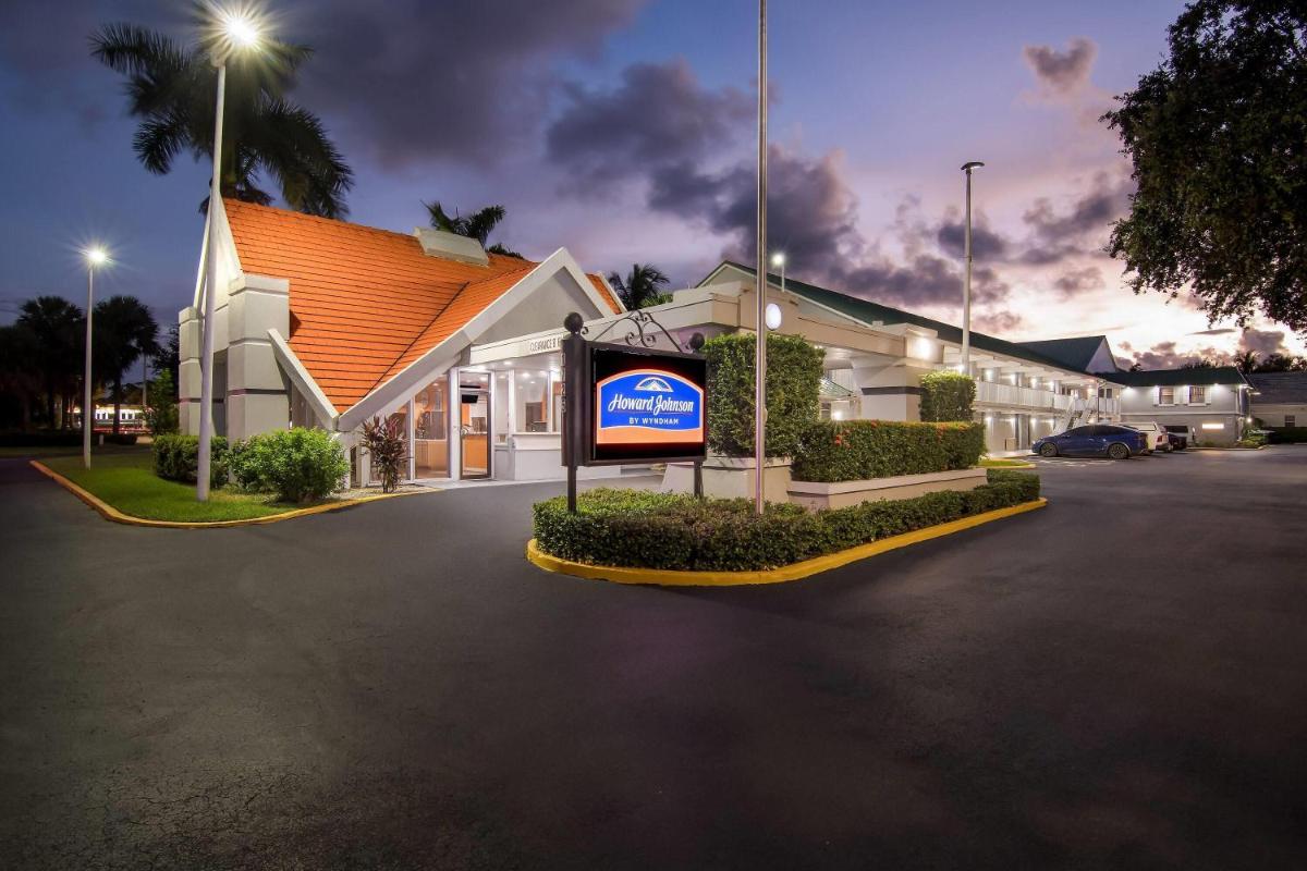 Howard Johnson by Wyndham Vero Beach / Downtown - Housity