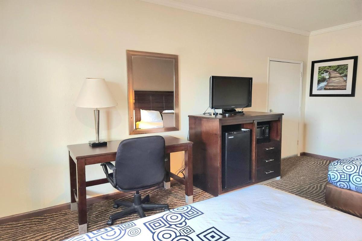 Days Inn by Wyndham Navasota - Housity