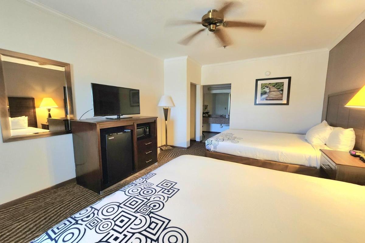 Days Inn by Wyndham Navasota - Housity