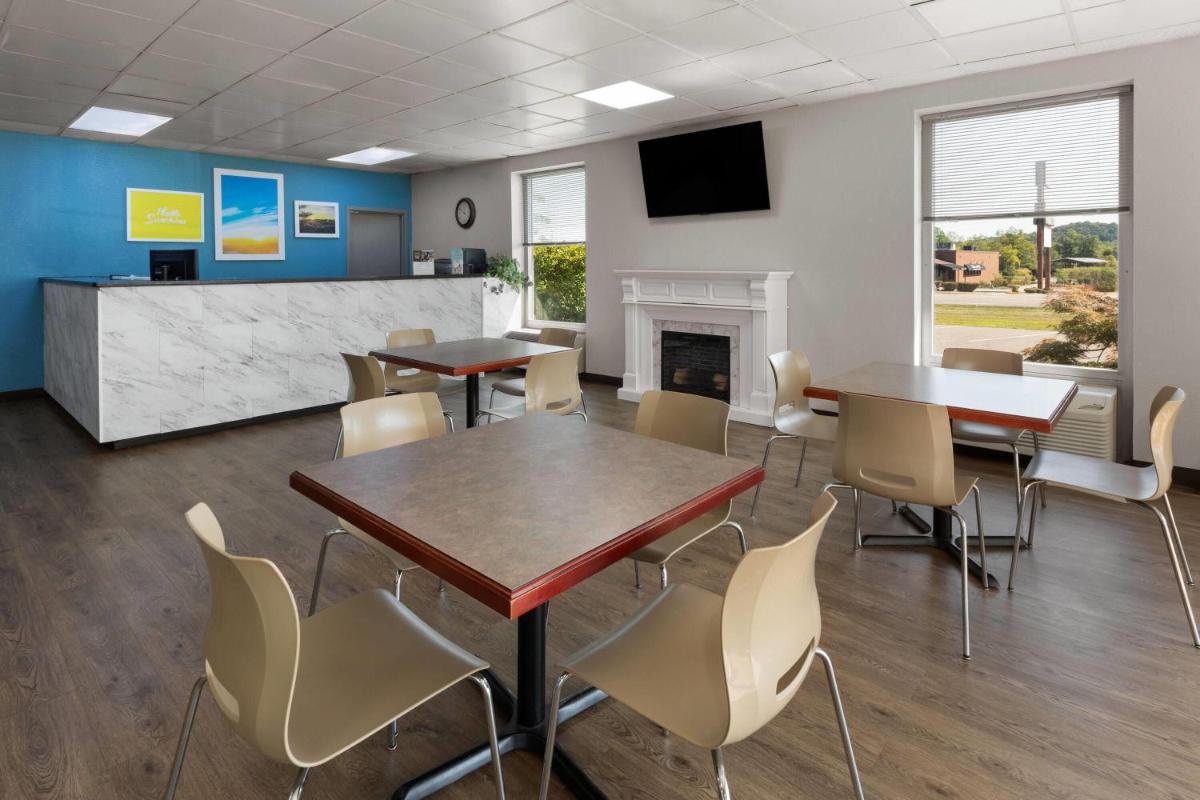Days Inn by Wyndham Cambridge - Housity