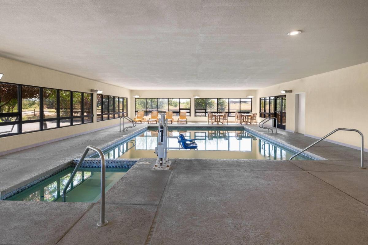Days Inn by Wyndham Chino Valley - Housity