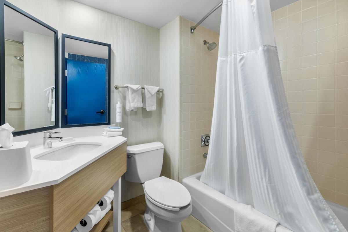 Spark by Hilton Green Bay - Housity