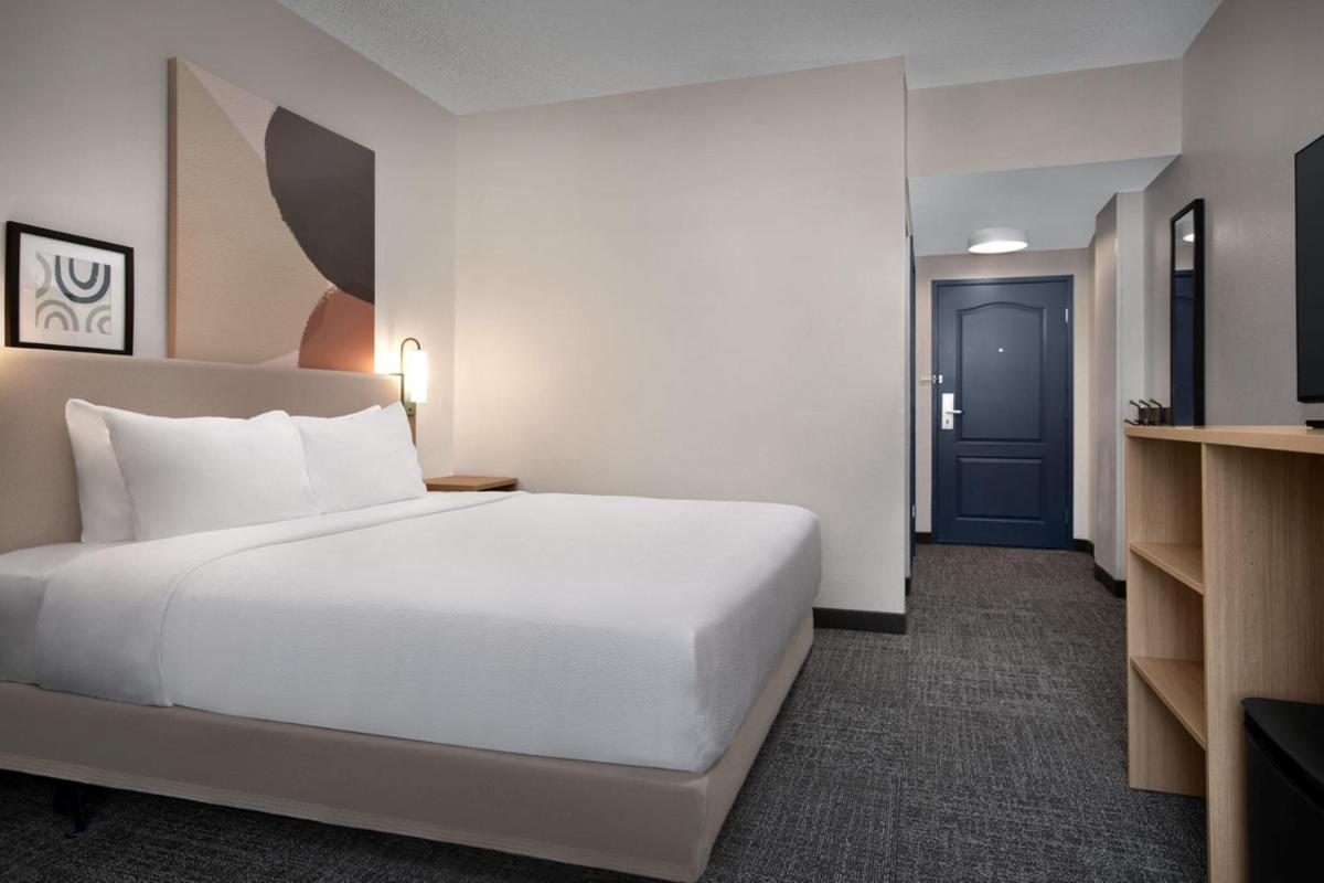 Spark by Hilton Denver Tech Center Greenwood Village - Housity