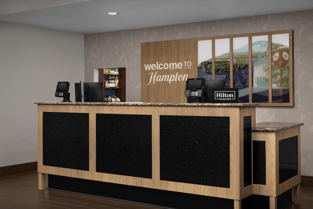 Hampton Inn & Suites Huntersville - Housity