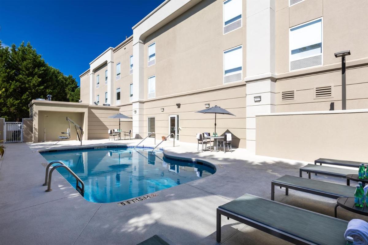 Hampton Inn Easley - Housity