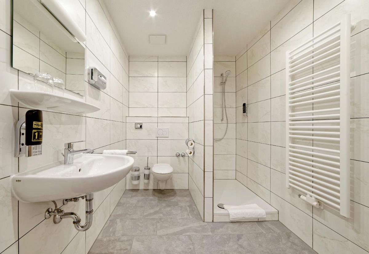 Hotel Bayerisch Meran - Housity