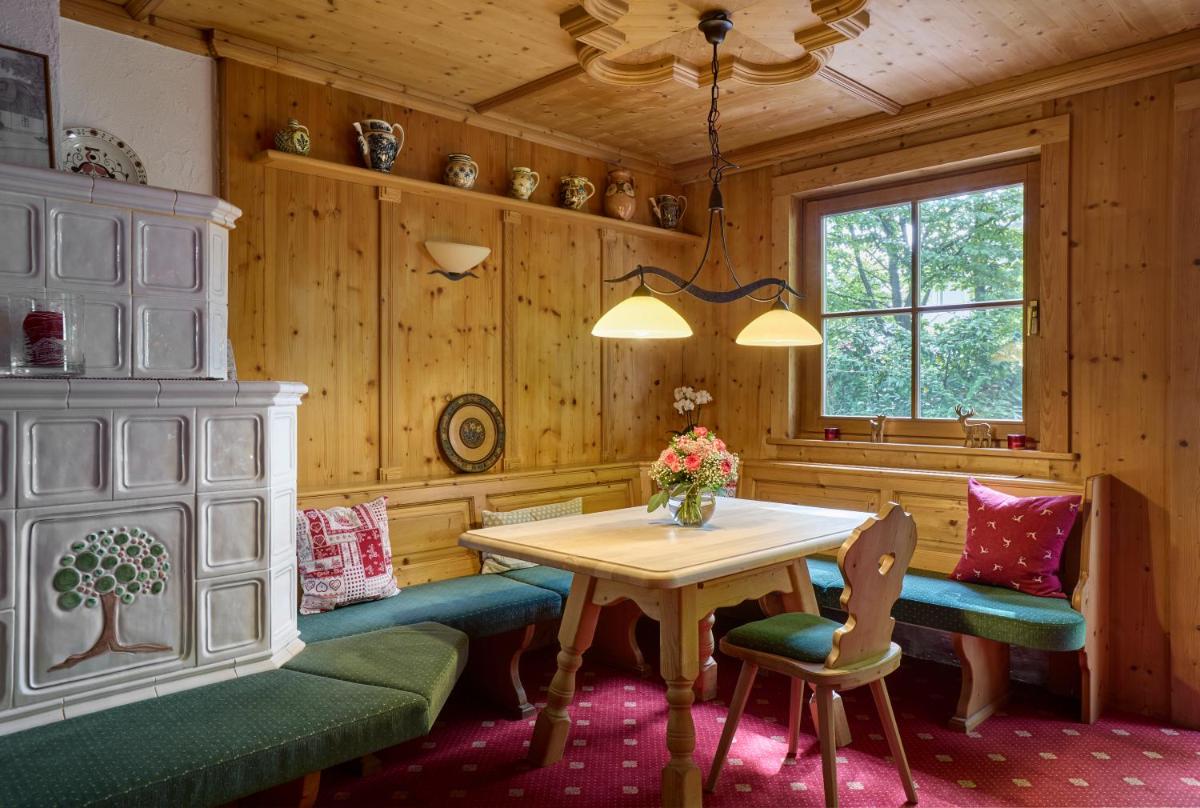 Hotel Alpenhof - ruhige Wohlfühloase zwischen München, dem Fünf-Seenland und den Bergen, in S-Bahnnähe - Housity