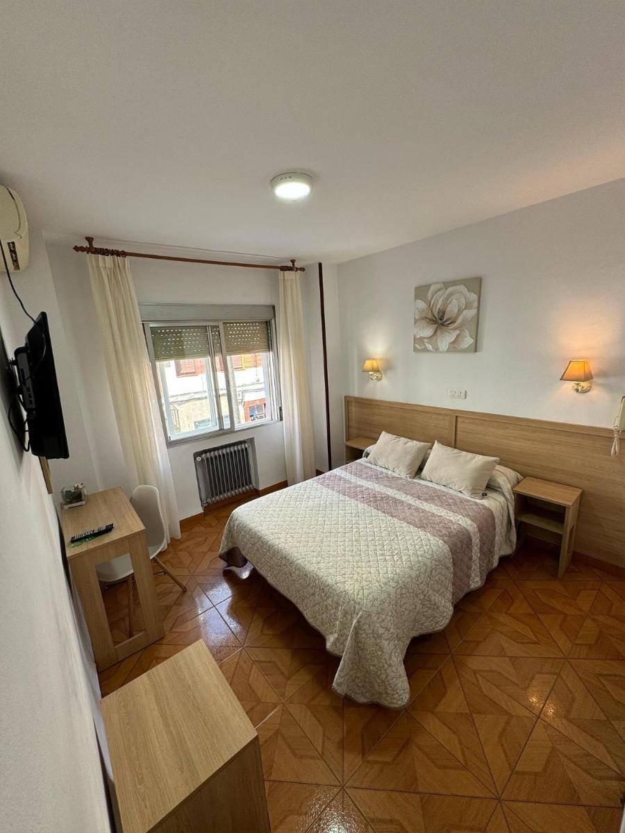 Hostal Argentina EN CACERES - Housity