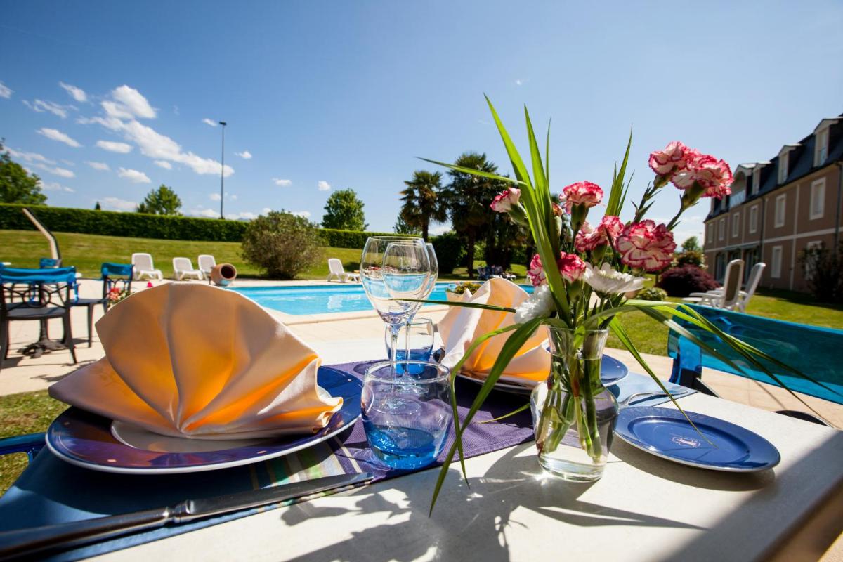 Piscine de l'établissement Alysson Hôtel ou située à proximité
