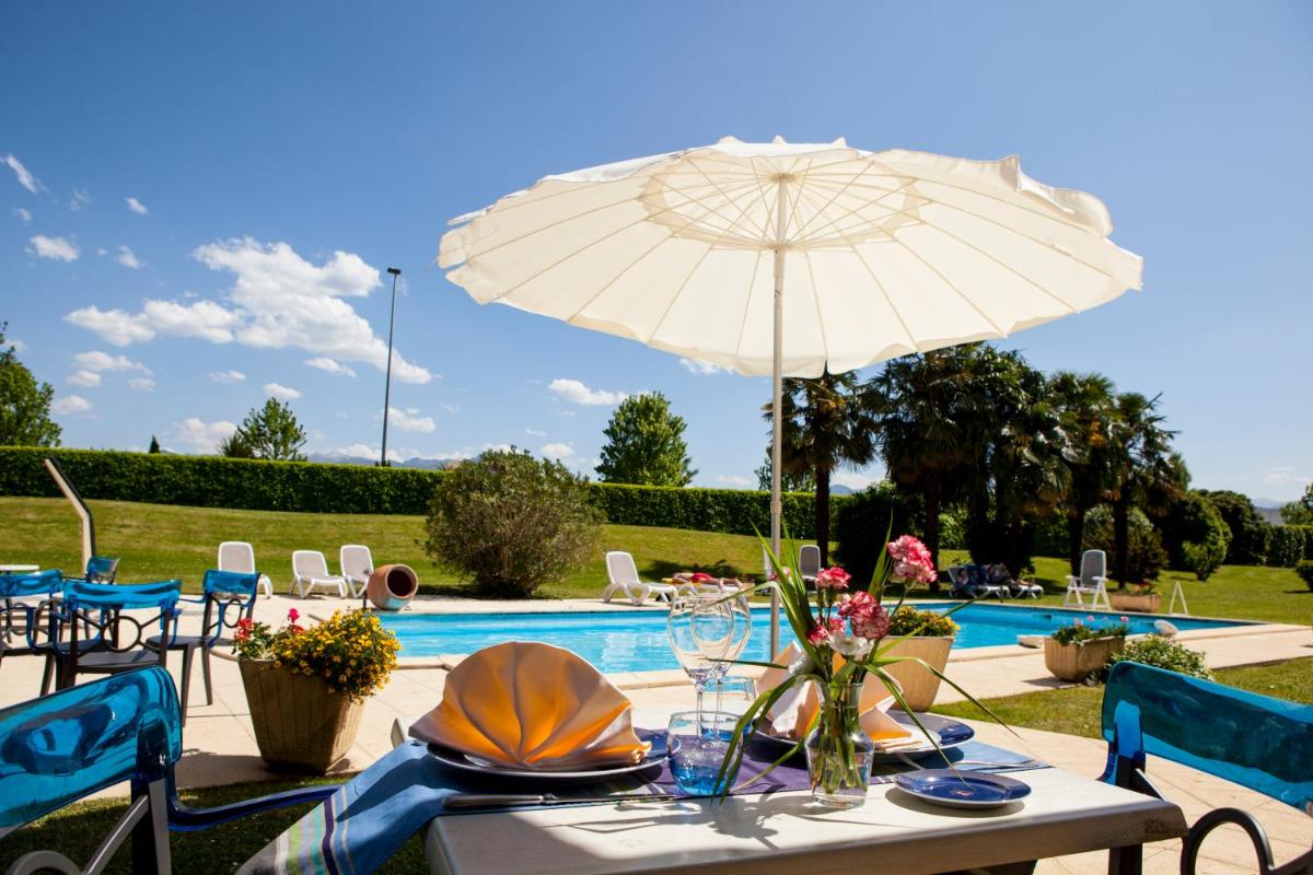 Piscine de l'établissement Alysson Hôtel ou située à proximité