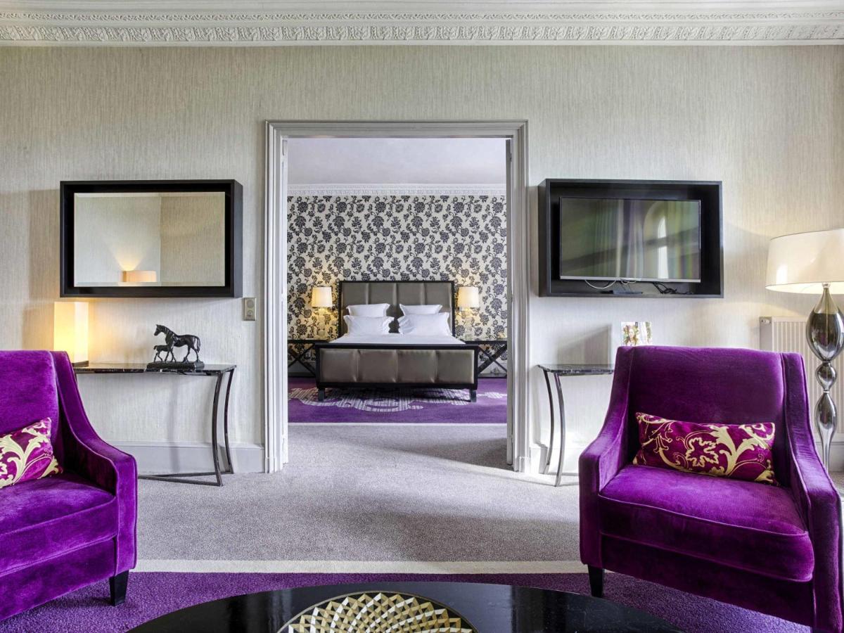 Coin salon dans l'établissement Le Grand Hotel de Cabourg - MGallery Collection