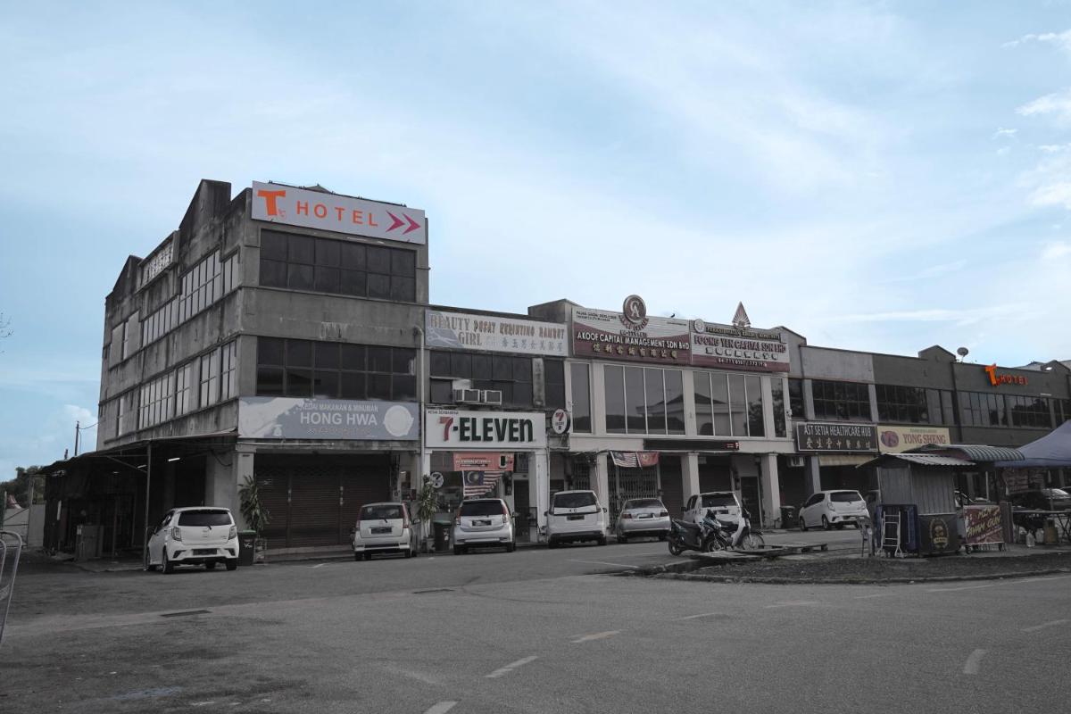 T Hotel Anggerik - Hizvo
