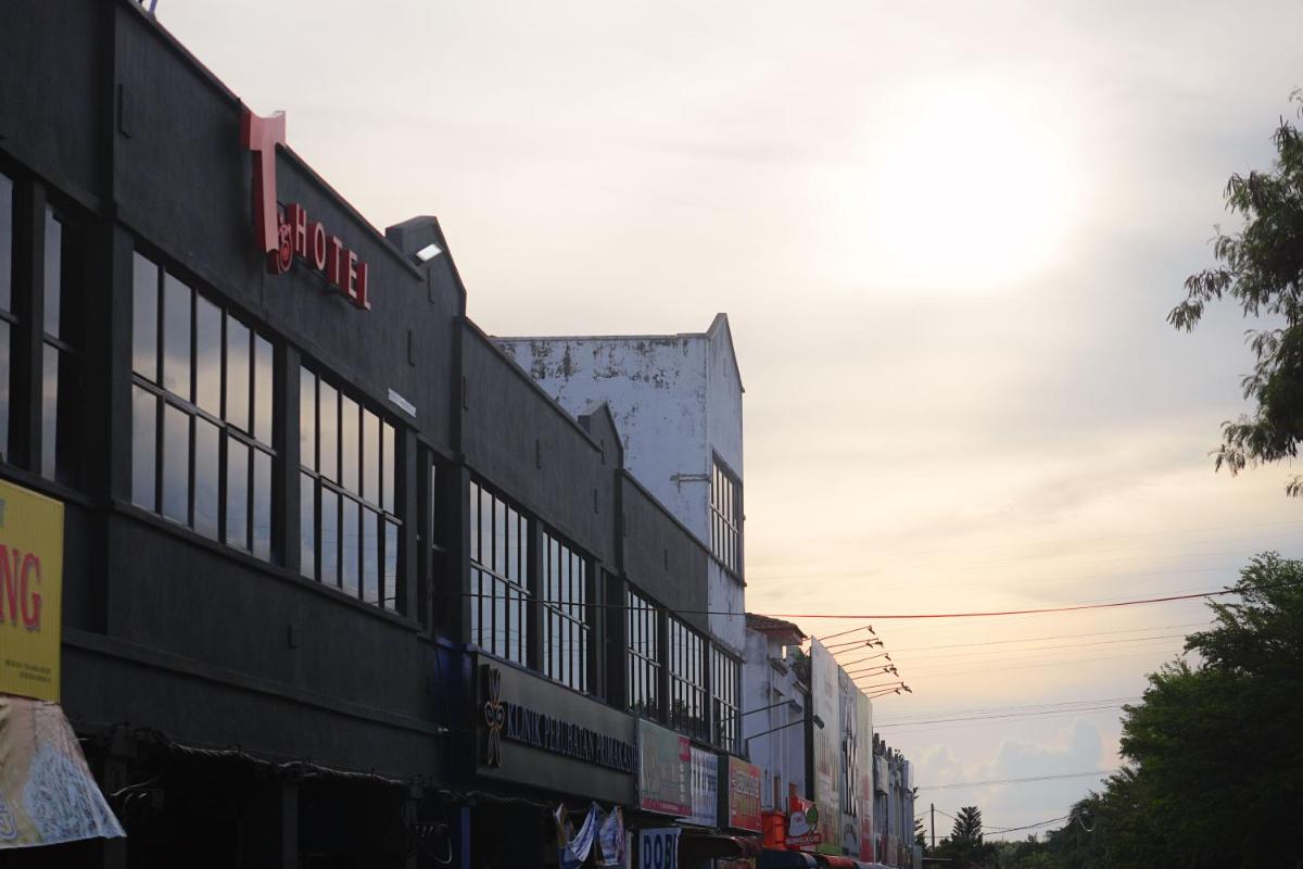 T Hotel Anggerik - Hizvo