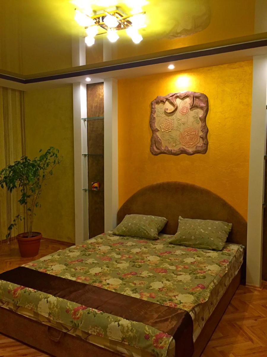 Apartment on Hrushevskoho 28 - Housity