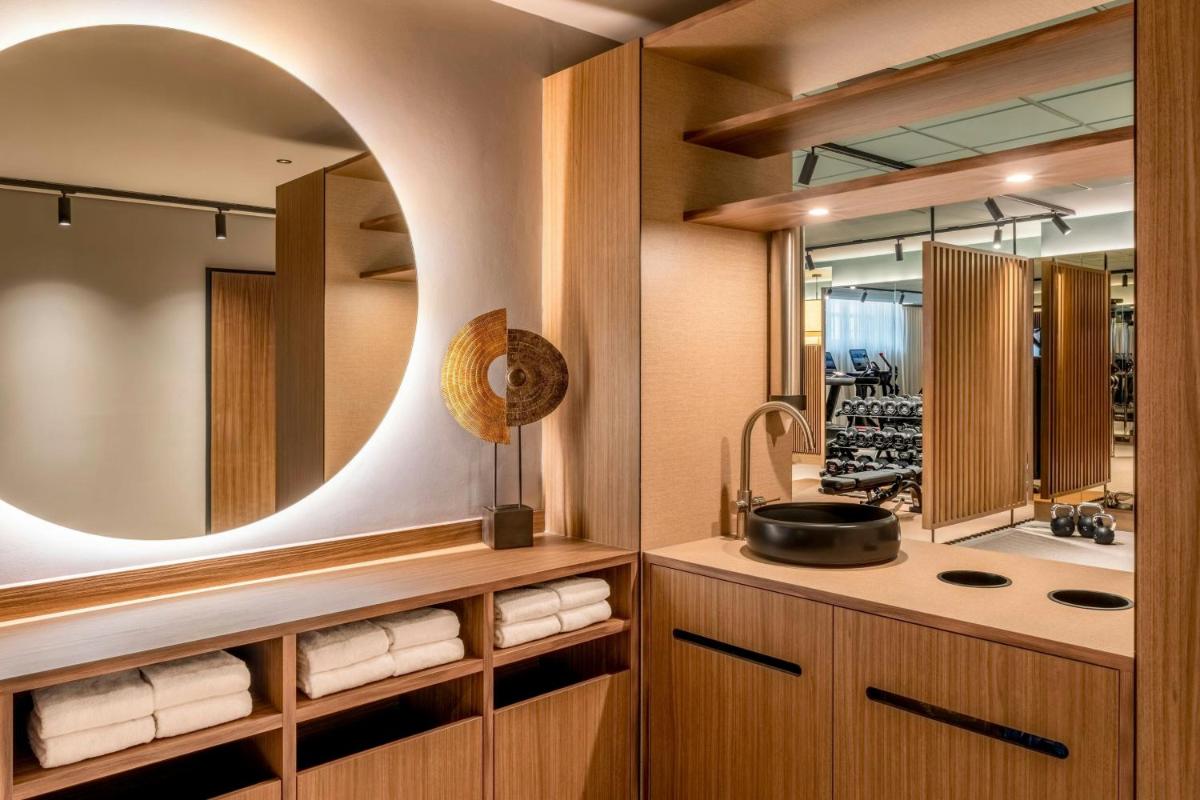 Ein Badezimmer in der Unterkunft Cologne Marriott Hotel