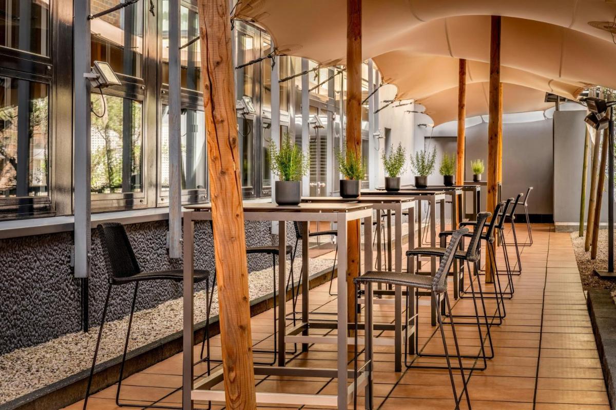 Ein Sitzbereich in der Unterkunft Cologne Marriott Hotel