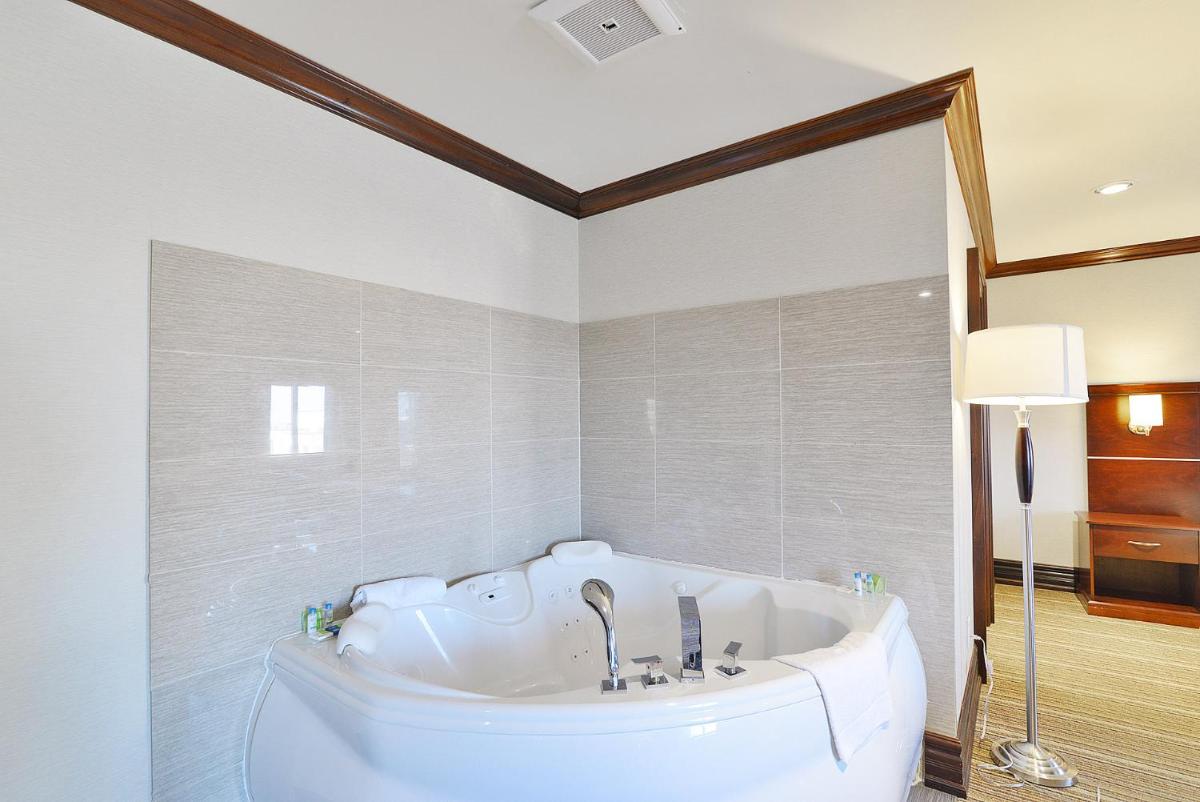Suitetrails - Woodbine Hotel & Suites
