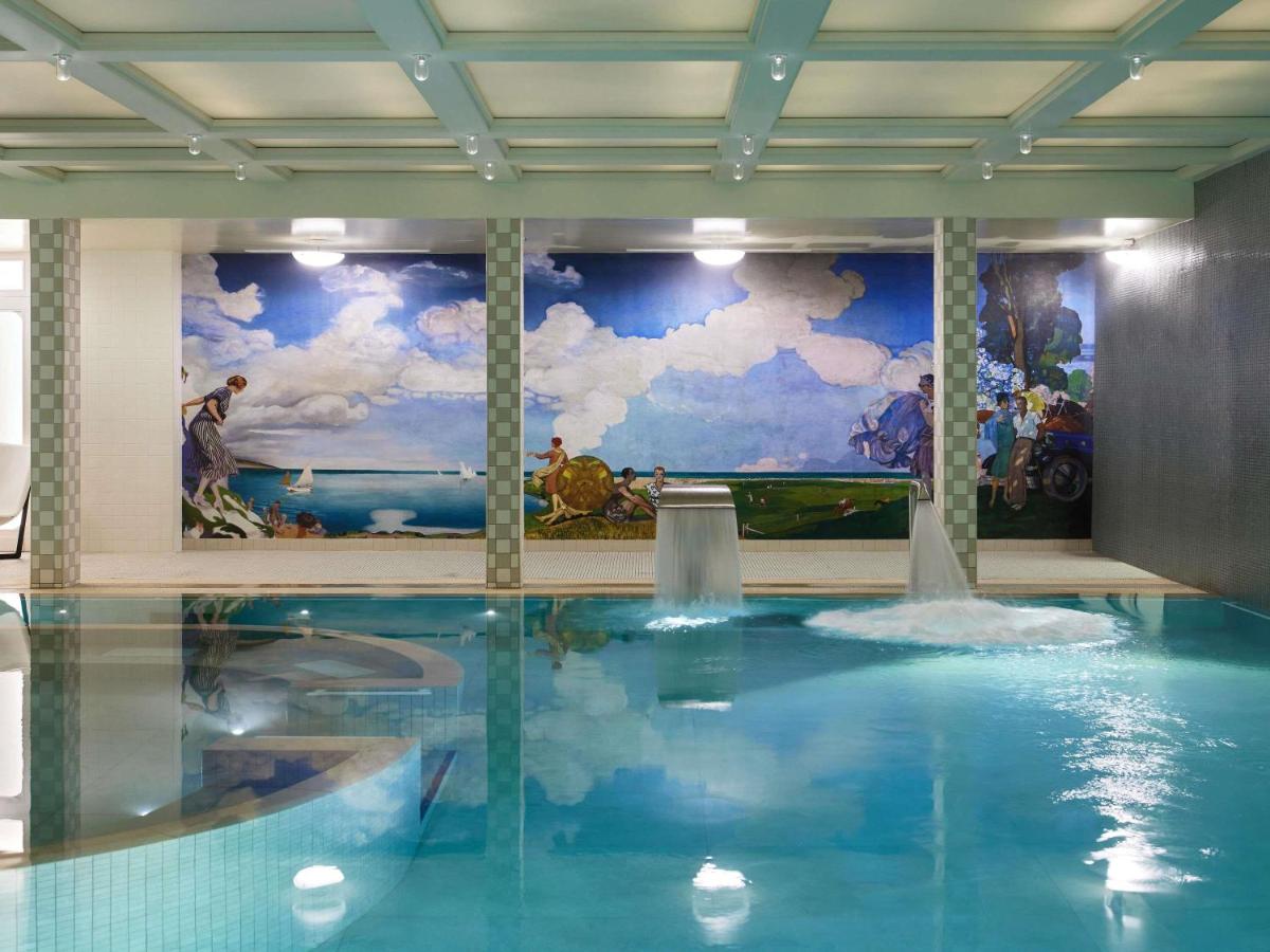 Piscine de l'établissement Cures Marines Hotel Thalasso & Spa Trouville - MGallery Collection ou située à proximité
