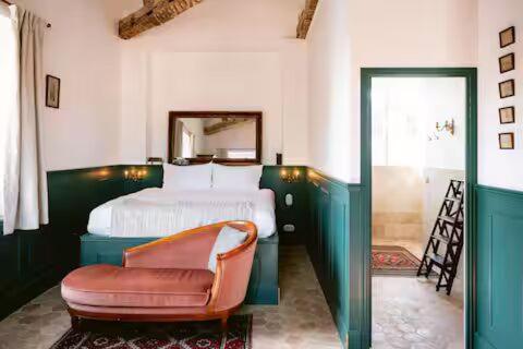 Château Studio with Chapel and Water Views - Housity