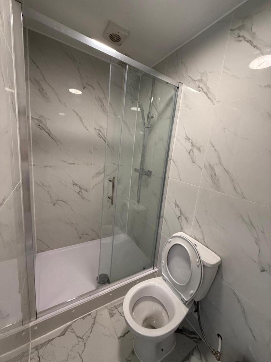 Lovely Studio Flat in Edgware HA8 - Housity