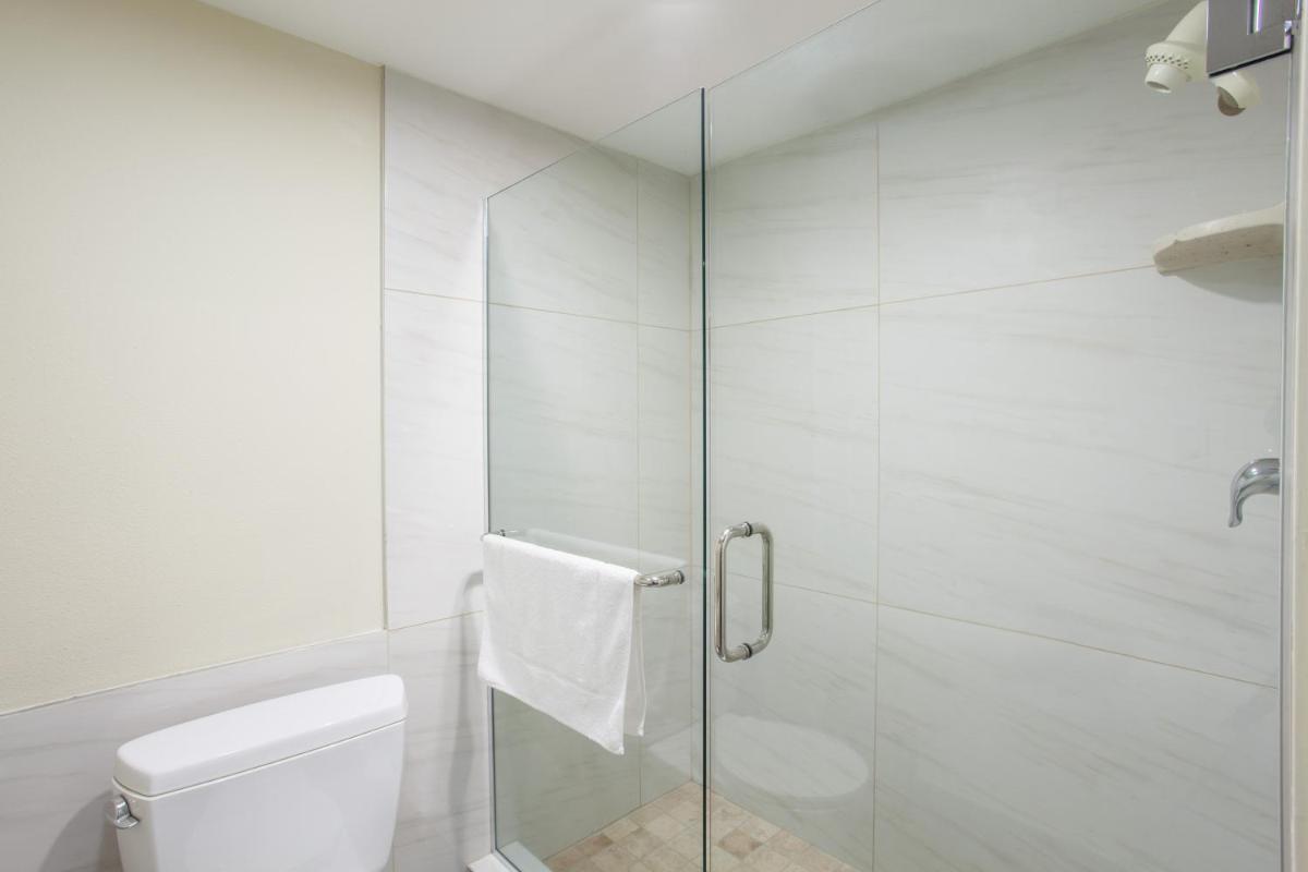Ramada by Wyndham Culver City - Housity