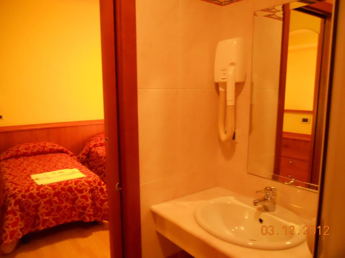 Hotel Val Di Sangro - Housity