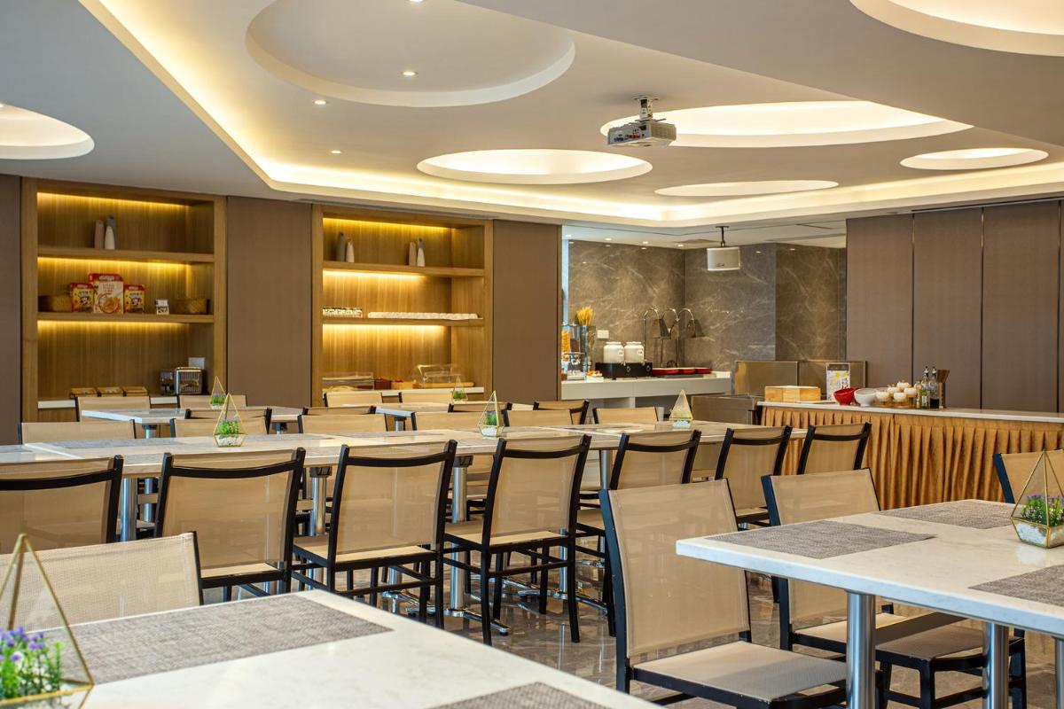 Home Inn Guiyang Railway Station - Hizvo