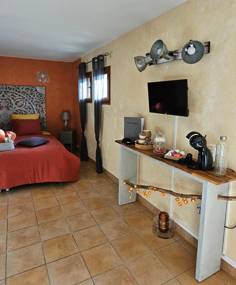 Chambre d'hôtes et de charme "Au Clos des Ammonites chez Ange&Sébastien " - Housity