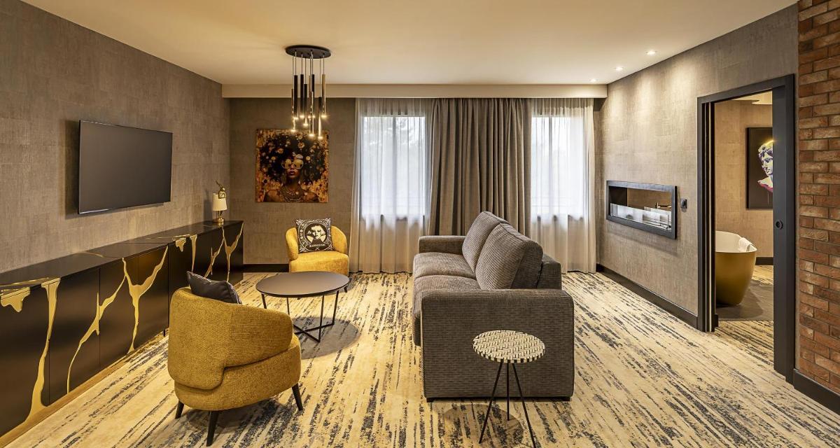 Best Western Plus Hotel Saint-Roch Orleans - Housity