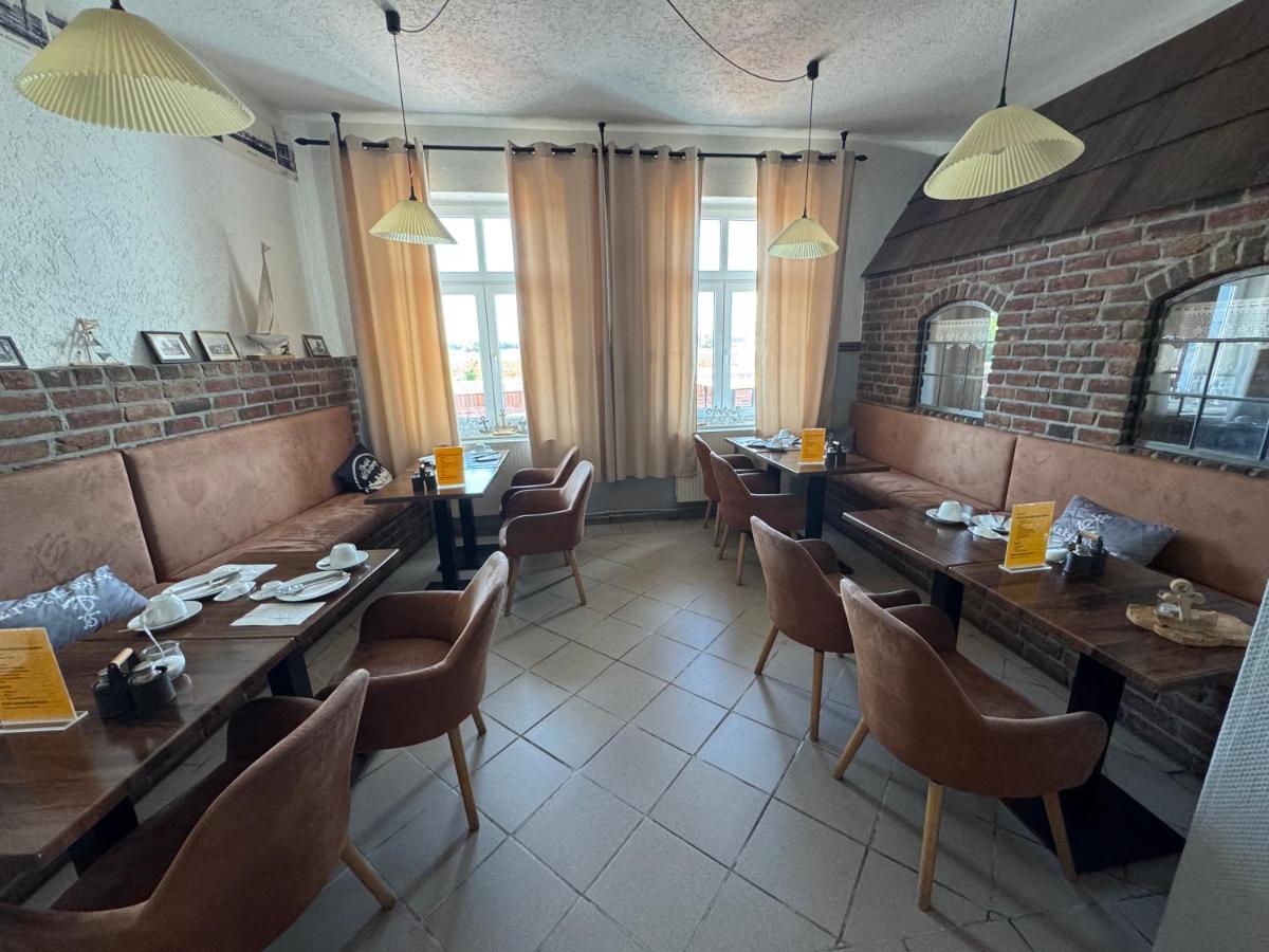 Pension zum goldenen Anker direkt an der Elbe - Housity