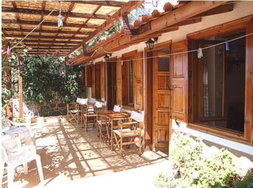 Lela's Kaptani Studio - Housity