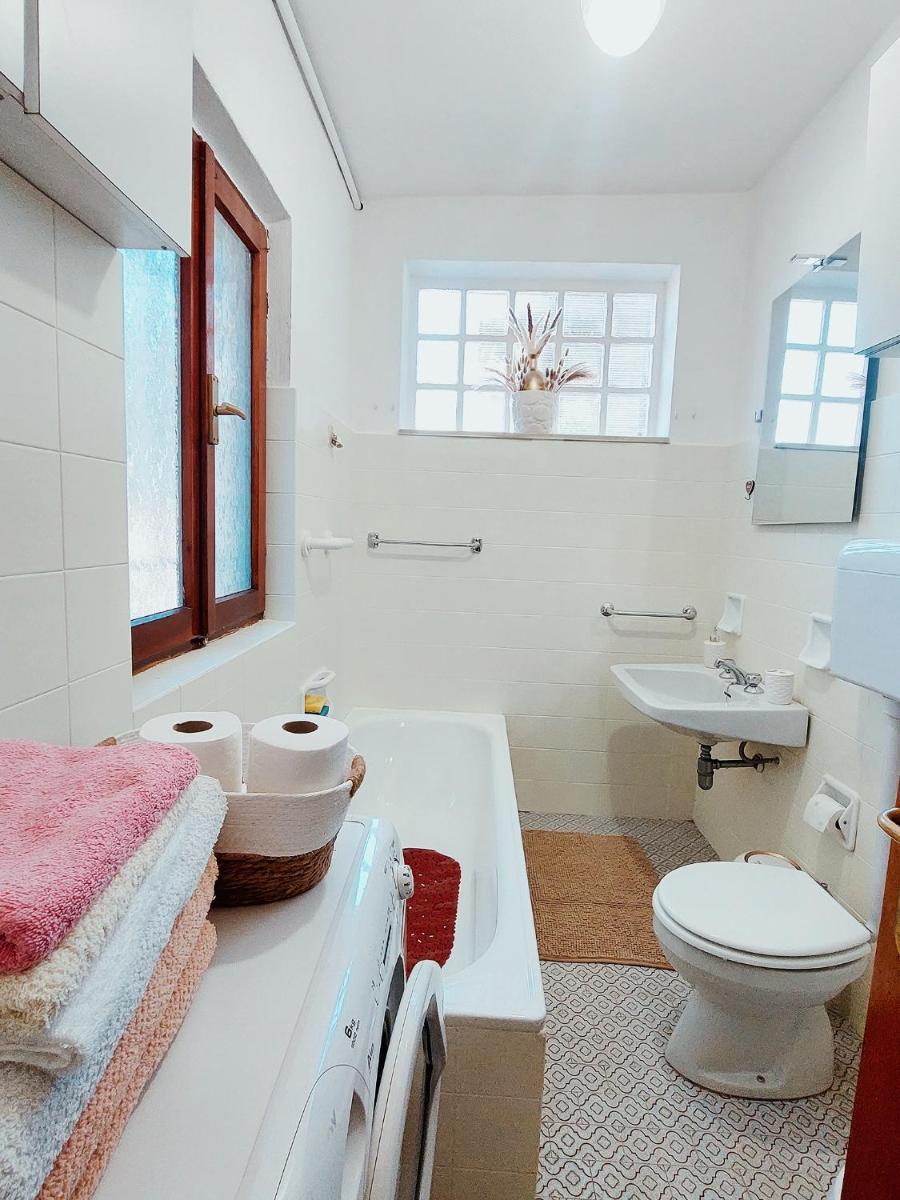 A beautifully furnished semi-detached house in Strozza, Bergamo - Housity