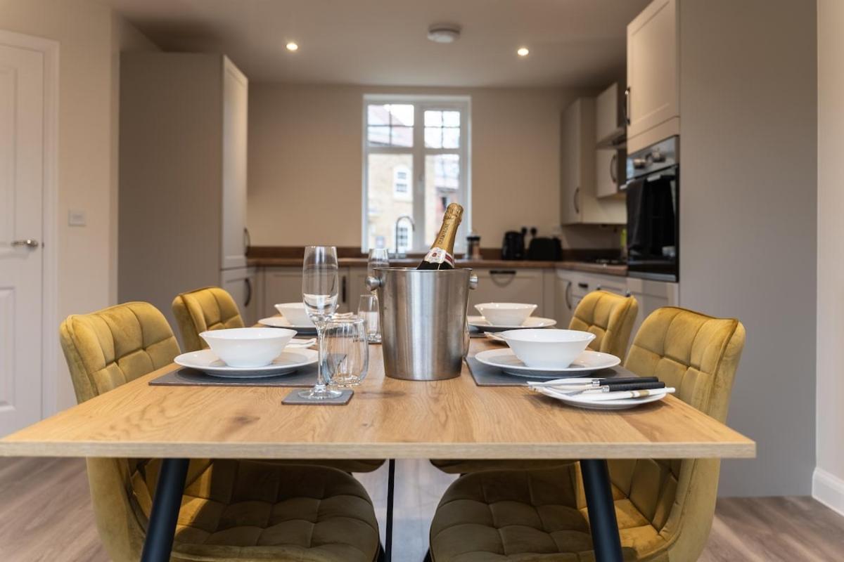 Lux 3 bed house perfect for professionalsfamilies - Housity