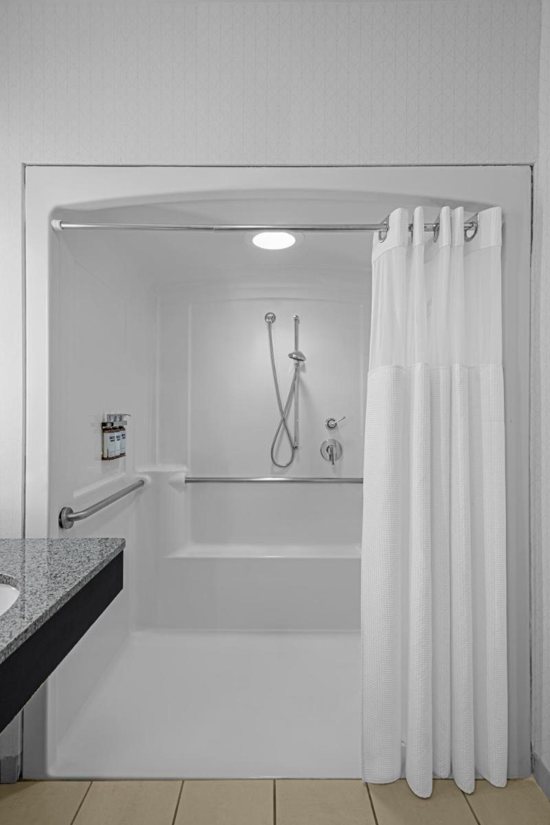 Hyatt Regency Pittsburgh International Airport - Housity