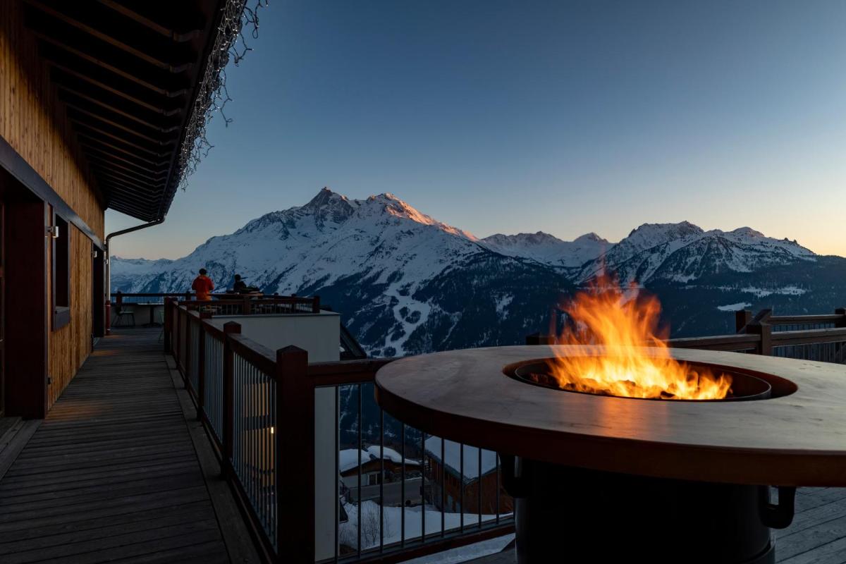 Vue générale sur la montagne ou vue sur la montagne depuis l'hôtel