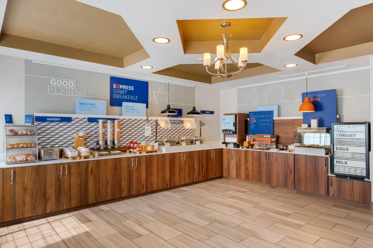 Holiday Inn Express & Suites Indianapolis - East by IHG - Hizvo