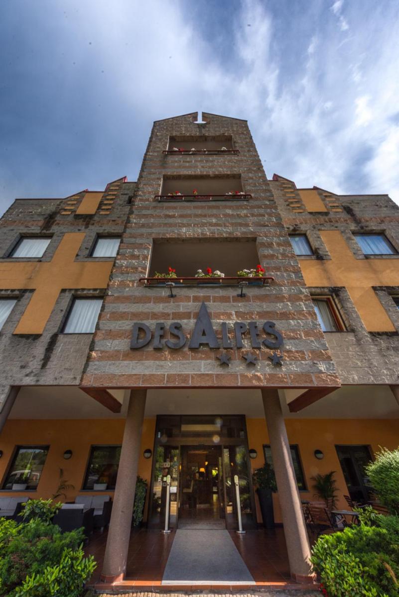 Hotel Des Alpes - Housity