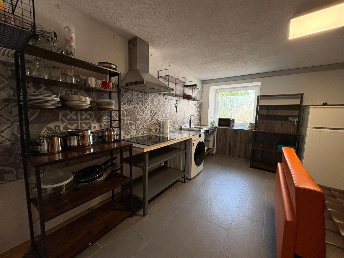 Gusenburg B13u Monteur Unterkunft bis 8 Personen - Housity