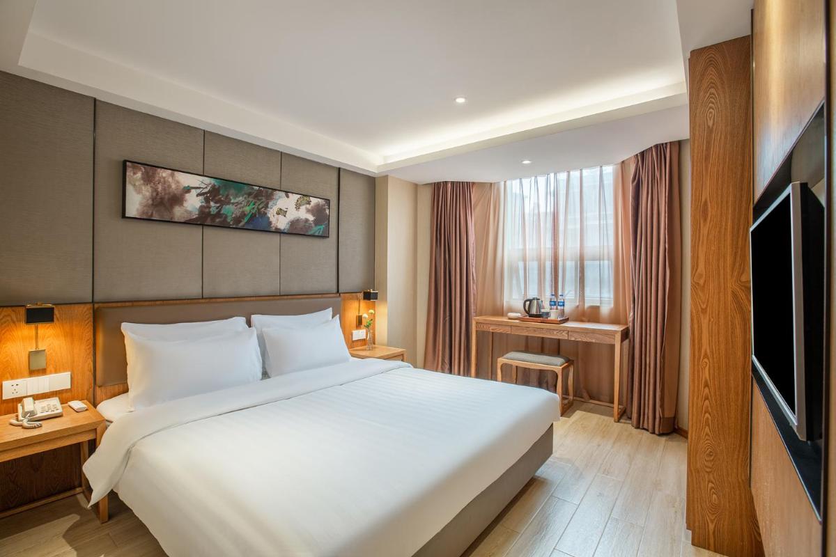 Home Inn Guiyang Railway Station - Hizvo