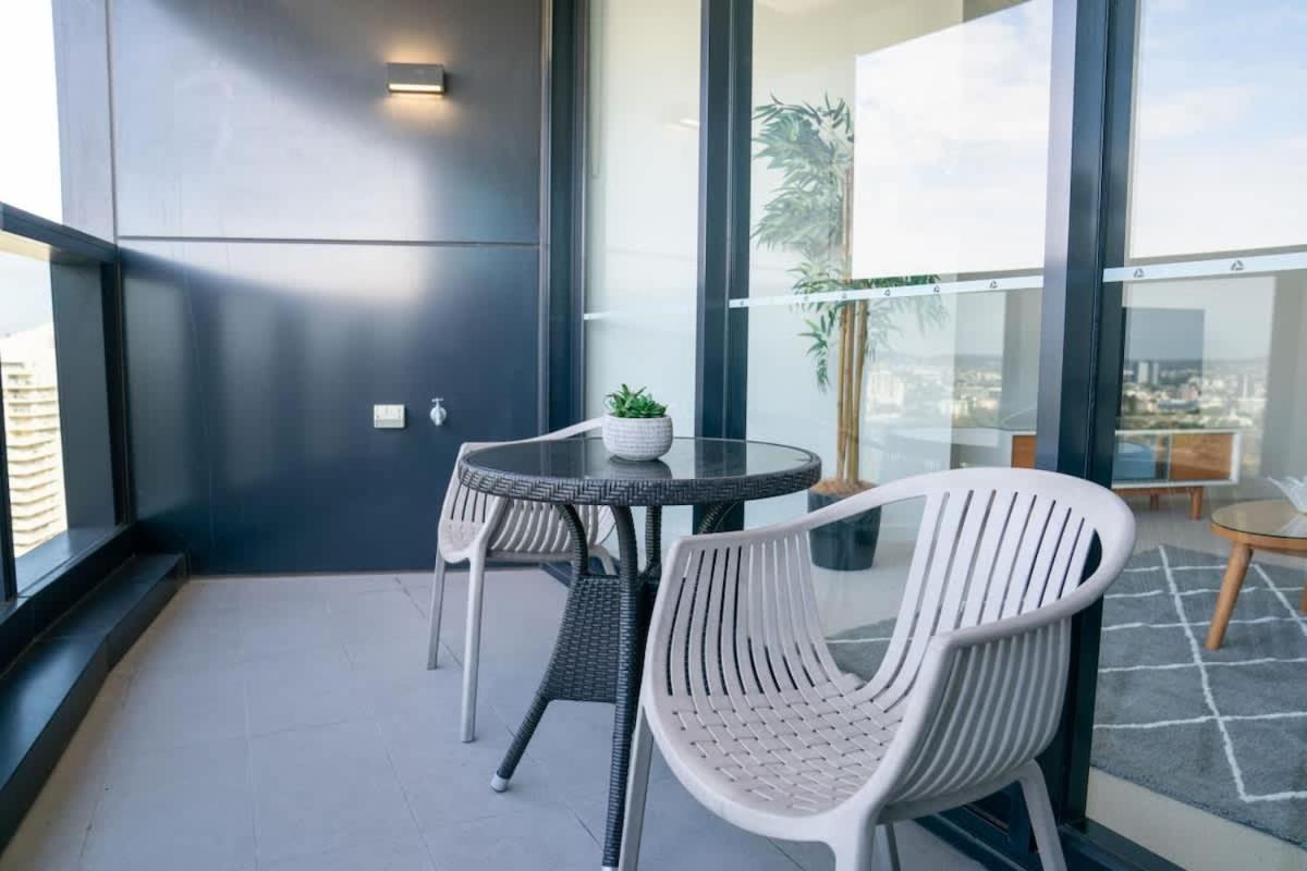 Lvl30 Garden/River views Balcony by Stylish Stays - Housity