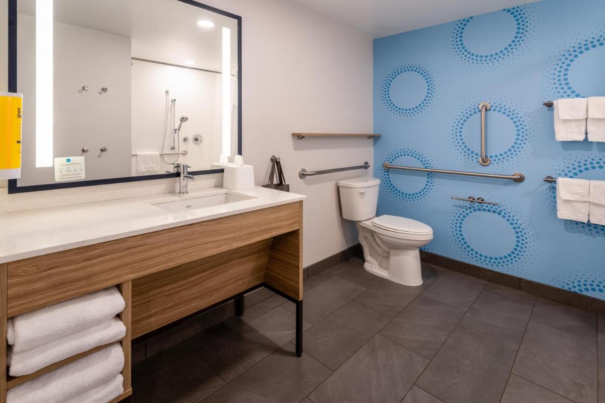 Tru By Hilton Commerce - Housity