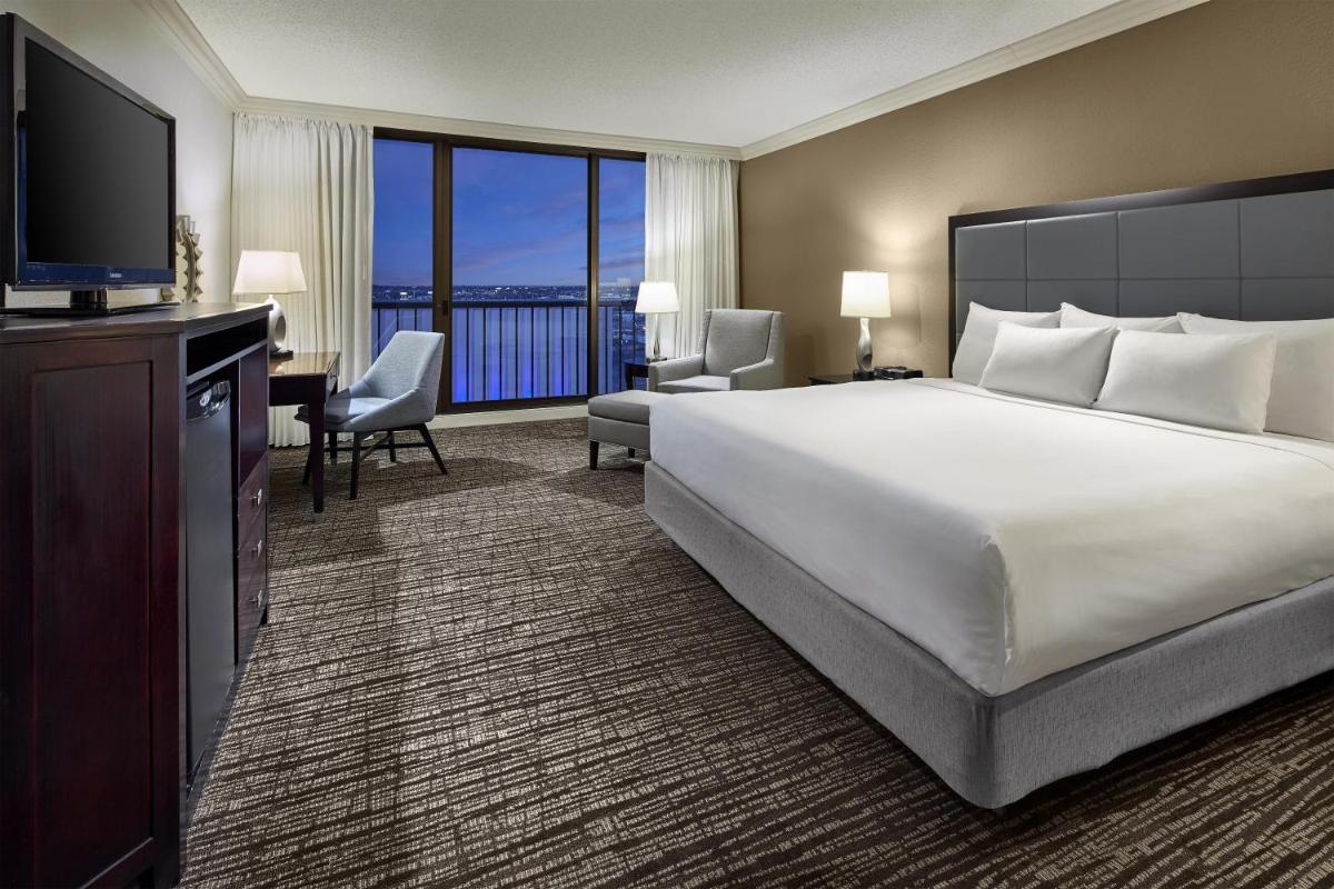 Hyatt Regency Tulsa Downtown - Housity