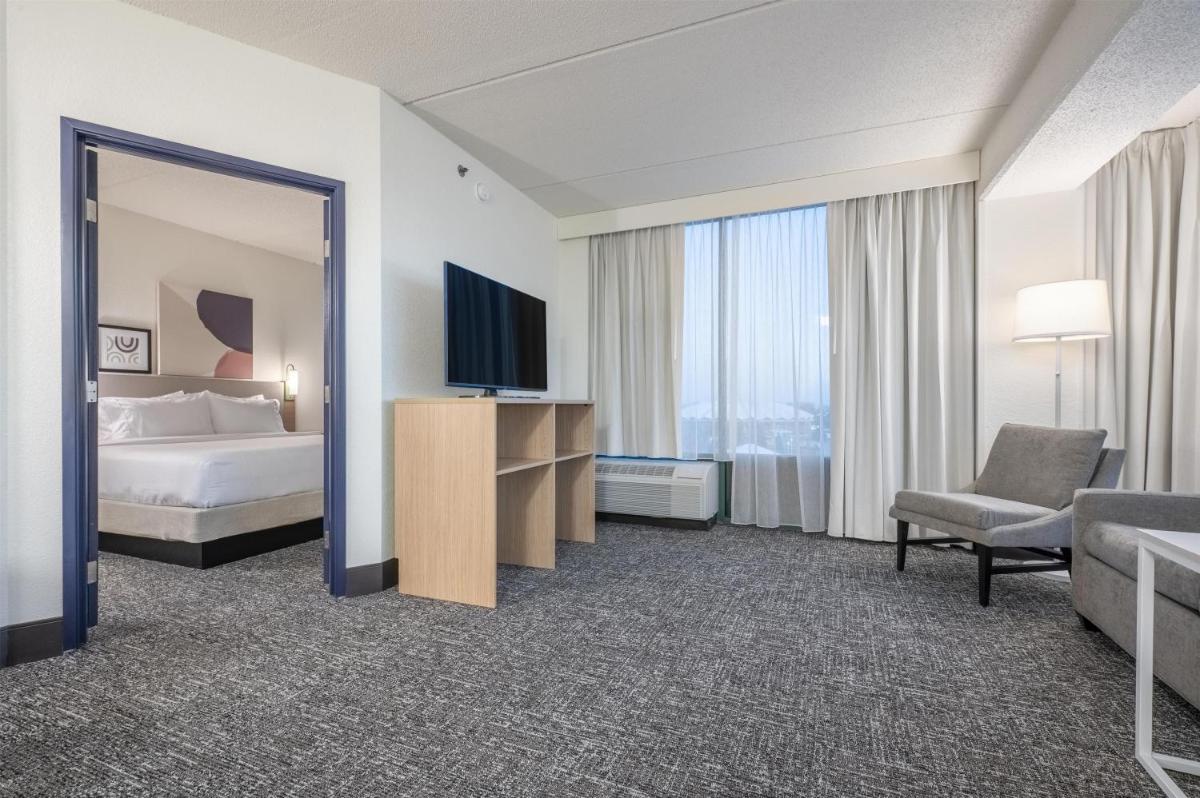 Spark By Hilton Madison Central - Housity