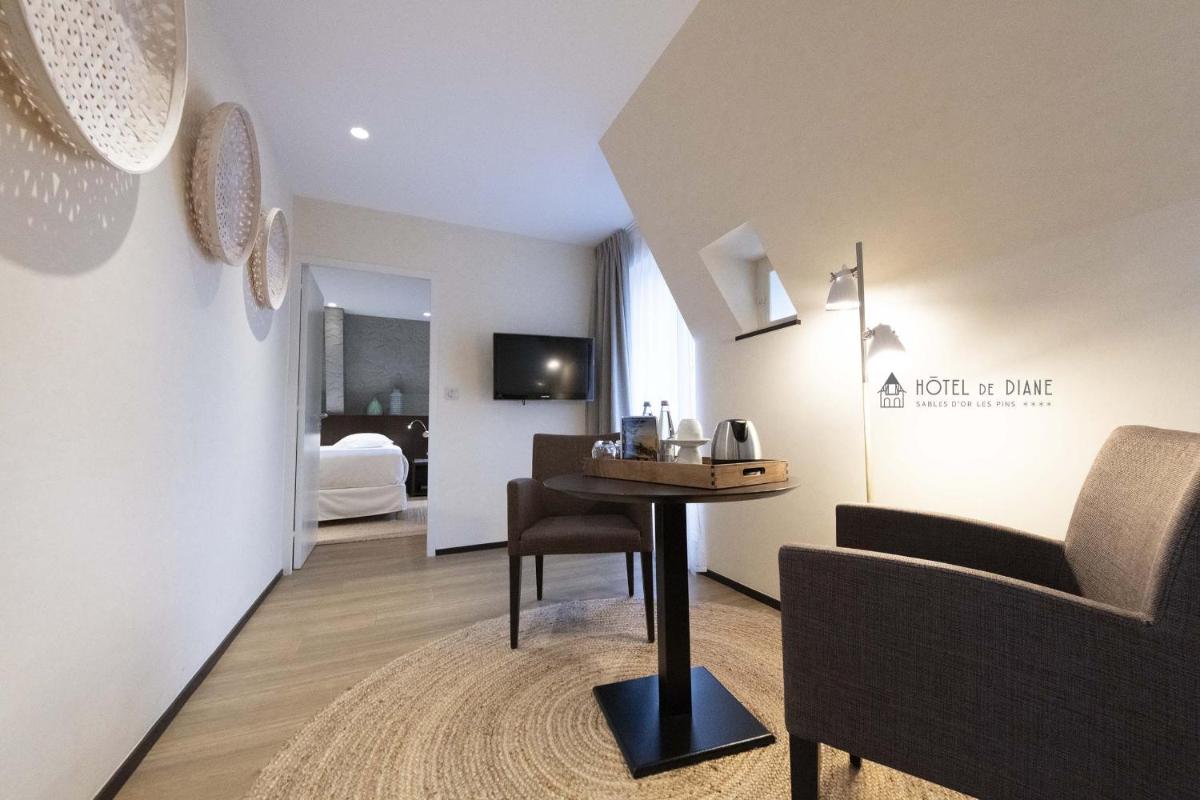 Télévision ou salle de divertissement dans l'établissement Hotel De Diane