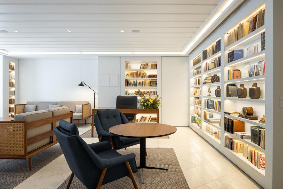 Uma área de estar em Lisboa Pessoa Hotel