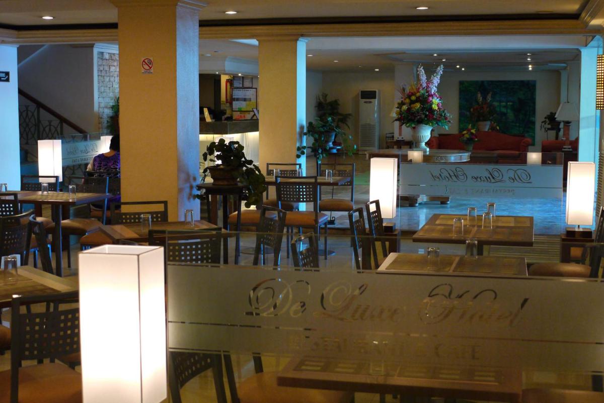 De Luxe Hotel - Housity