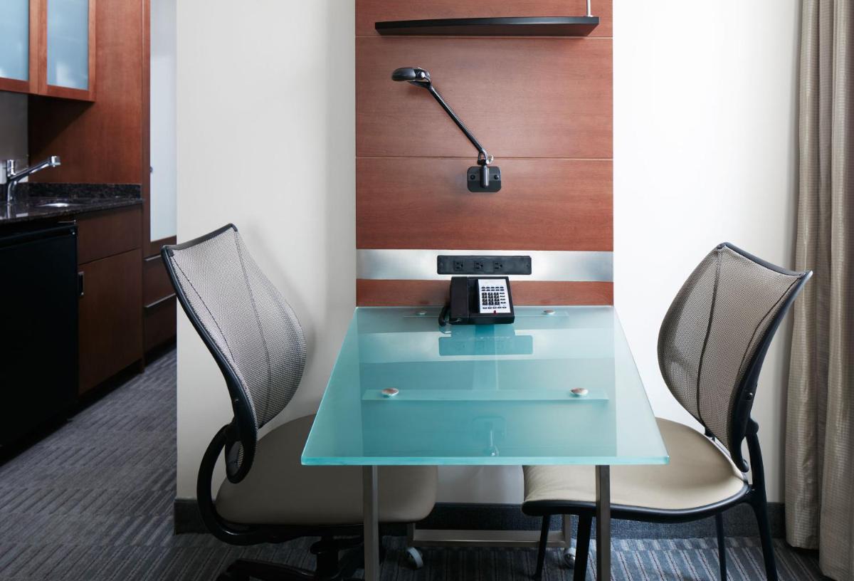 River Hotel - Housity