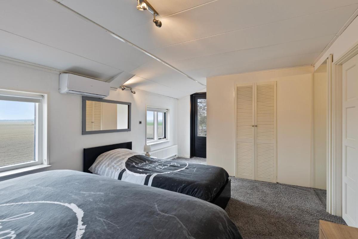 Graafjansdijk B Vakantiehuis met 3 slaapkamers net over de Belgische grens - Housity