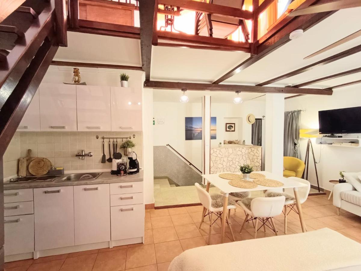 Apartments & Rooms As - Housity