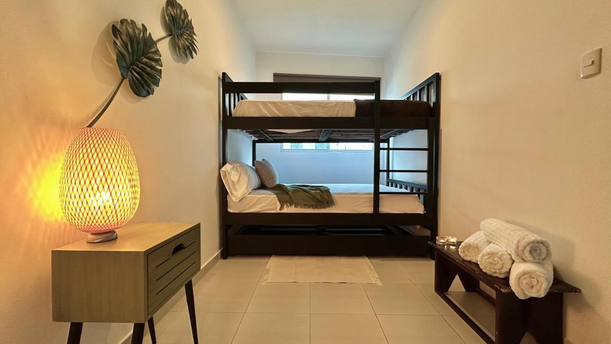 C&E ALOJAMIENTOS , Apartamentos a una calle de la Playa & Malecón - Hizvo